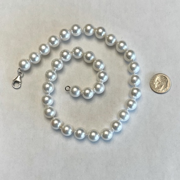 Vintage Faux Pearl Necklace - Picture 2 of 4